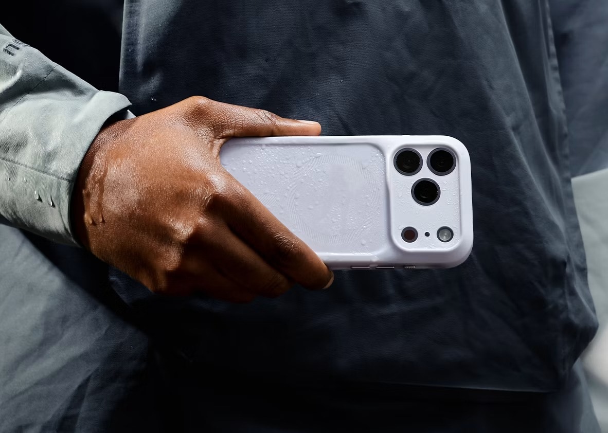 Bellroy Venture carves grip channels into its rugged case