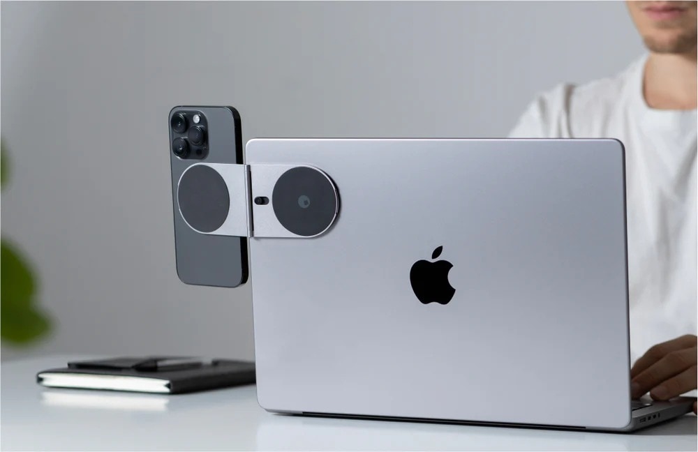 EDGE Pro Core mounts your iPhone on the MacBook lid