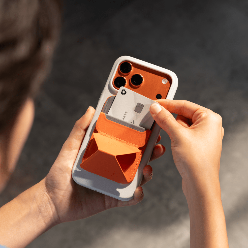 MOFT Find My wallet folds three ways