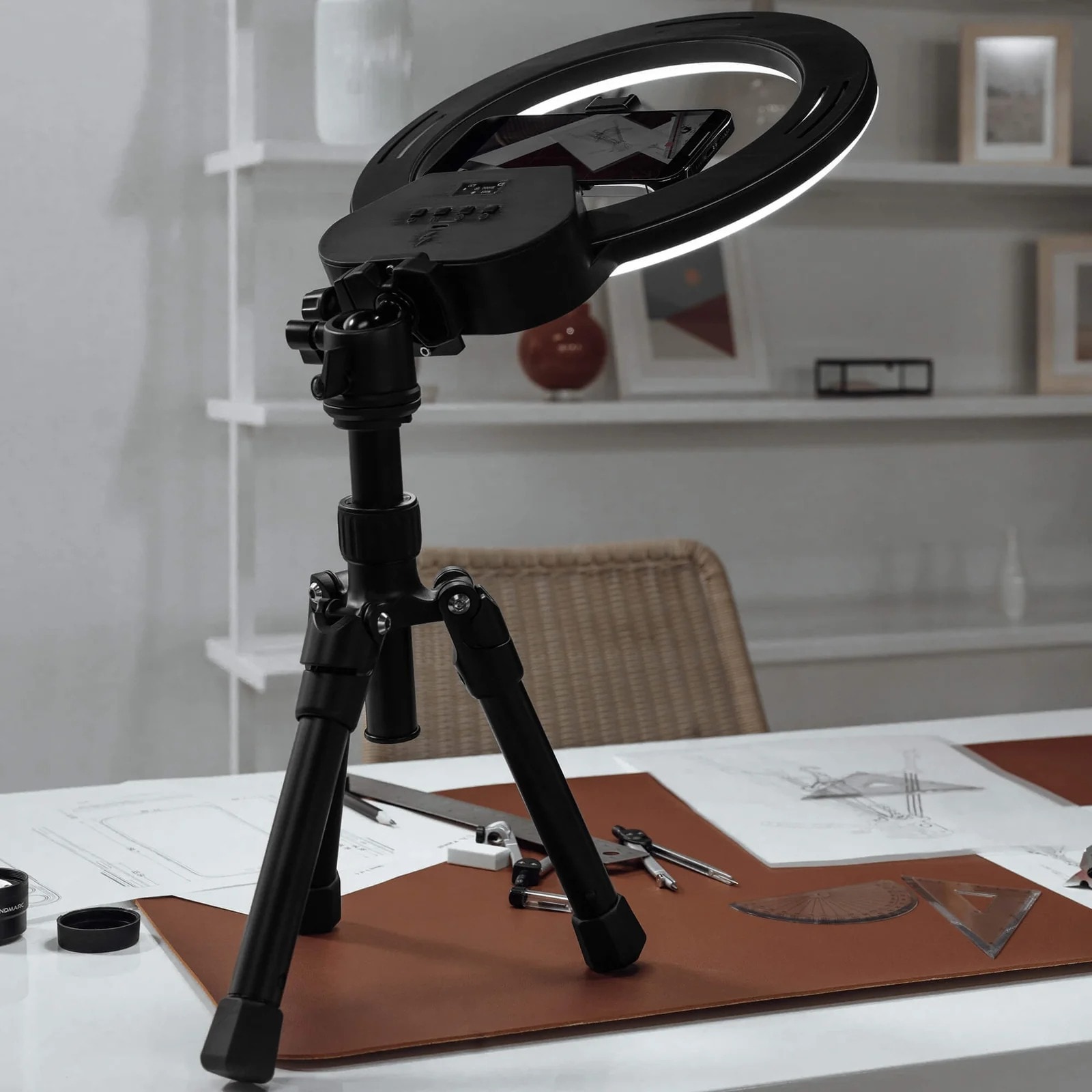 SANDMARC's wireless ring light runs four hours on a charge
