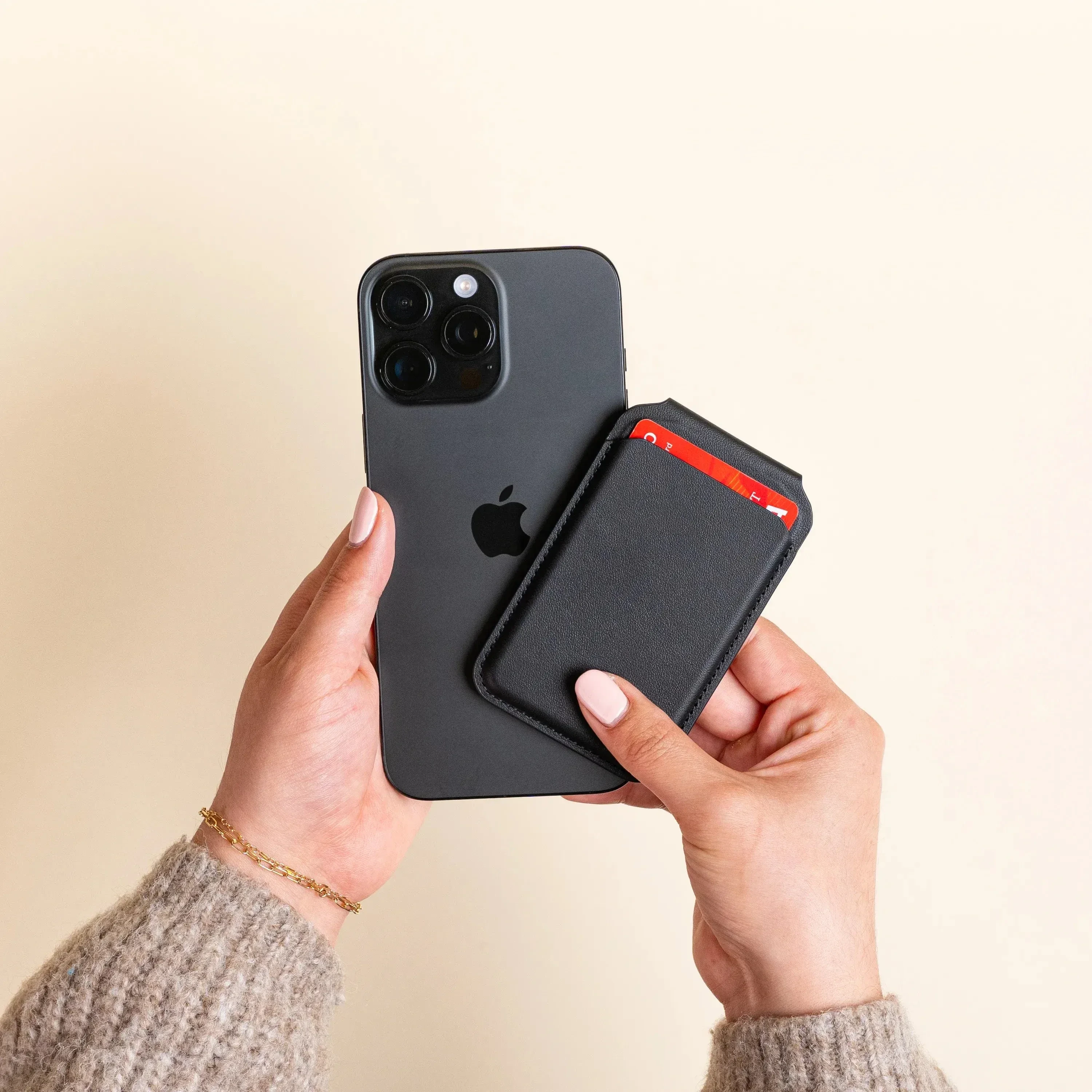 Satechi builds a kickstand into its four-card wallet