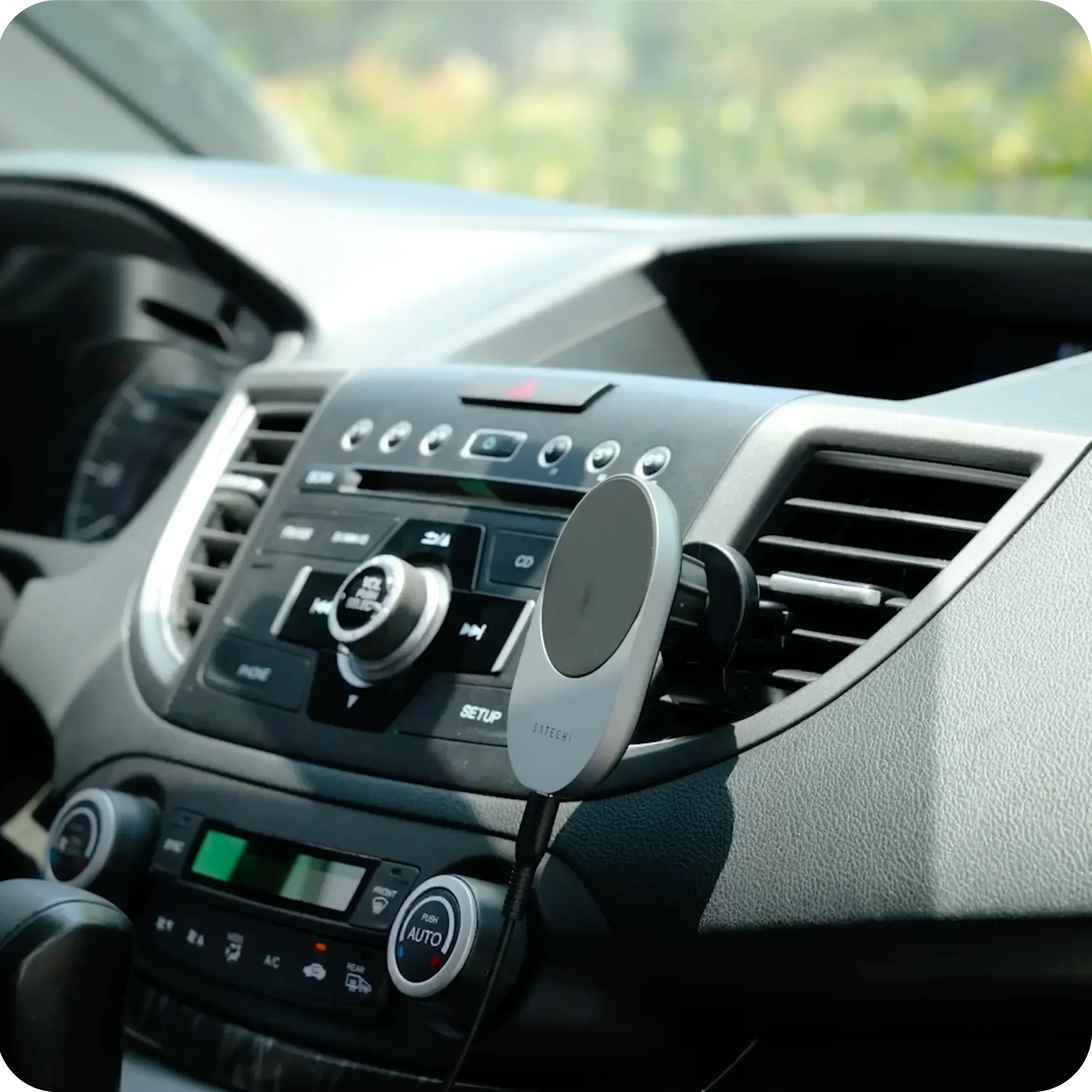 Satechi's car mount keeps Qi2 speed through potholes