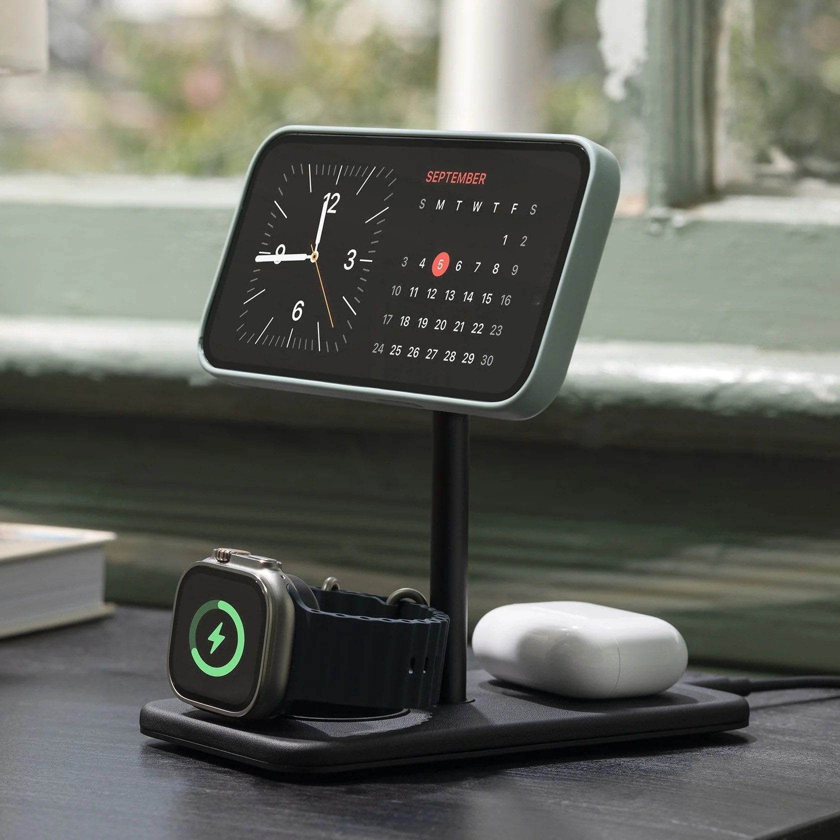 Twelve South HiRise 3 Deluxe tilts MagSafe for StandBy