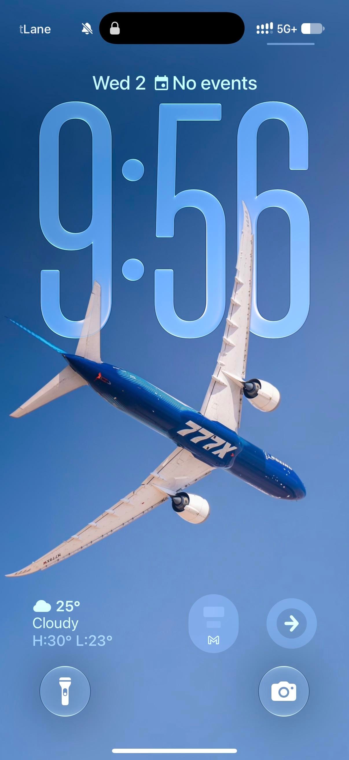 A plane-spotter's all-blue setup under a Boeing 777X